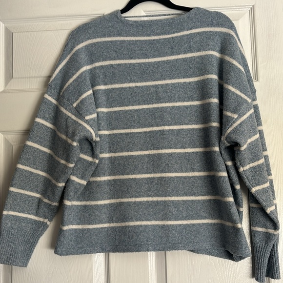 Super soft top - worn a few times - Picture 5 of 5